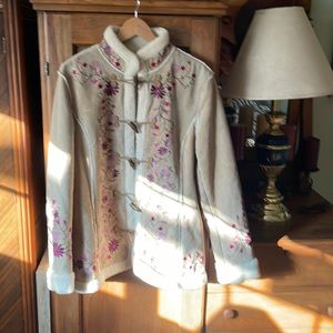 Used St. John’s bay extra grande winter coat .needs to be dry cleaned.